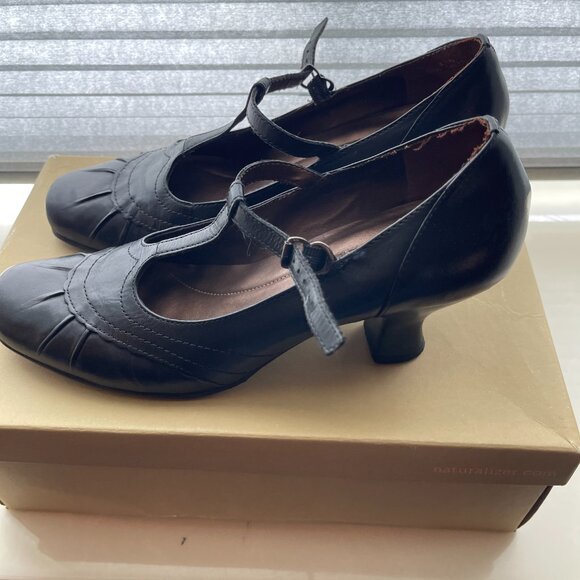 Naturalizer: Leather, Black and Retro Mary Jane Pump - Picture 4 of 5